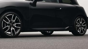 Mini Cooper SE JCW — photo 17