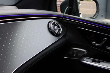 Mercedes EQE 350 AMG Line — photo 8