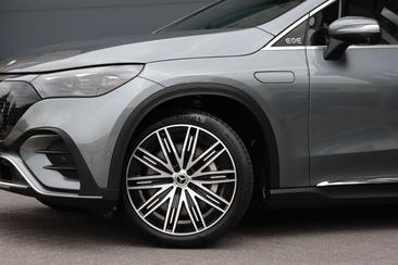 Mercedes EQE 350 AMG Line — photo 17