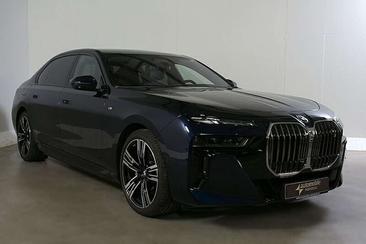 BMW I7 Lounge M70 XDrive — photo 2