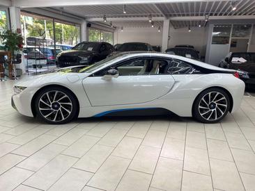 BMW I8 — photo 3