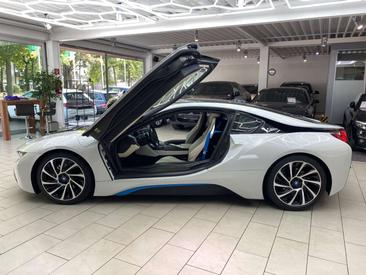 BMW I8 — photo 5