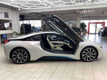 BMW I8 — photo 8