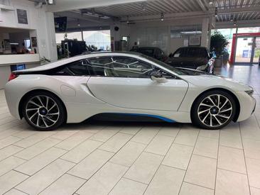 BMW I8 — photo 12