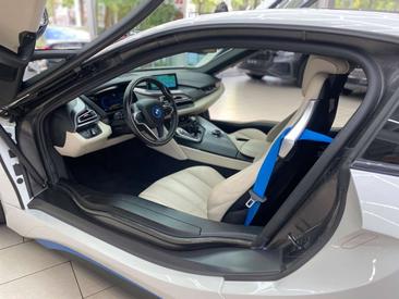 BMW I8 — photo 13