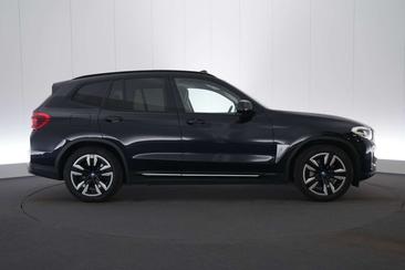 BMW iX3 — photo 5