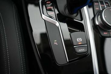 BMW iX3 — photo 34