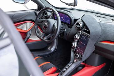 McLaren 720S — photo 13