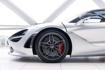 McLaren 720S — photo 33