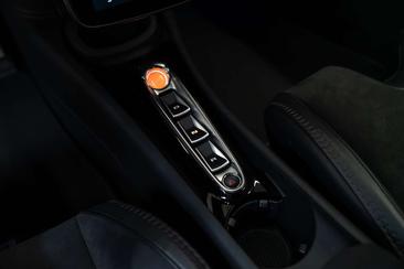McLaren Artura — photo 19