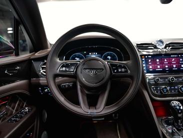 Bentley Bentayga V8 First Edition — photo 10