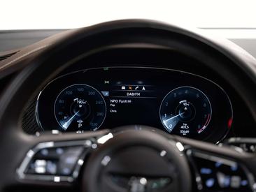 Bentley Bentayga V8 First Edition — photo 11