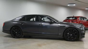 Bentley Flying Spur Hybrid Mulliner — photo 10
