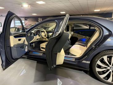 Bentley Flying Spur V8 — photo 7