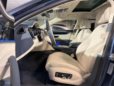 Bentley Flying Spur V8 — photo 8