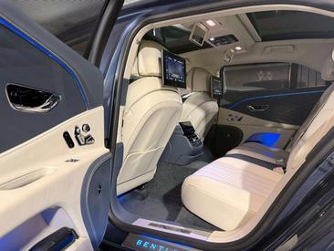 Bentley Flying Spur V8 — photo 10
