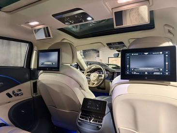 Bentley Flying Spur V8 — photo 13