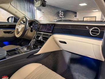 Bentley Flying Spur V8 — photo 15