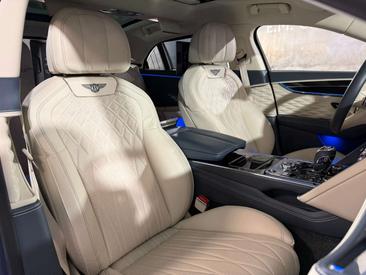 Bentley Flying Spur V8 — photo 16