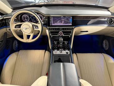 Bentley Flying Spur V8 — photo 17