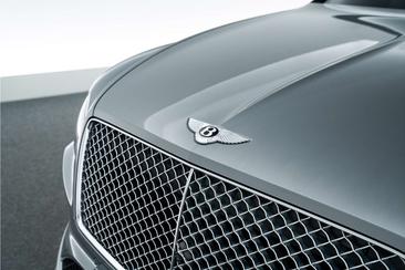 Bentley Bentayga Hybrid — photo 11