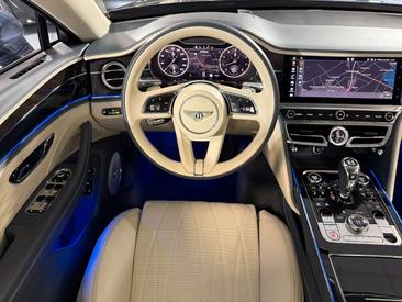 Bentley Flying Spur V8 — photo 20