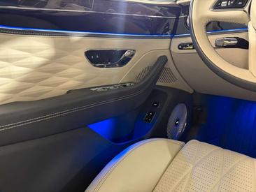 Bentley Flying Spur V8 — photo 23
