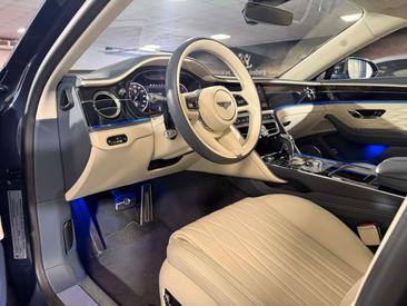 Bentley Flying Spur V8 — photo 25