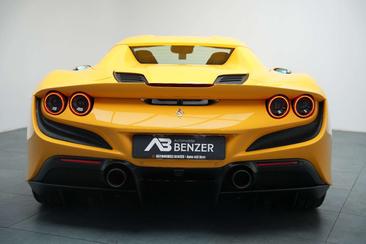 Ferrari F8 Spider — photo 12