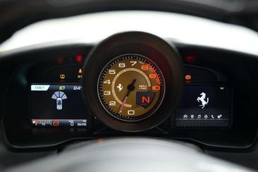 Ferrari F8 Spider — photo 31
