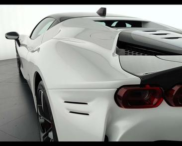 Ferrari SF90 Stradale — photo 18