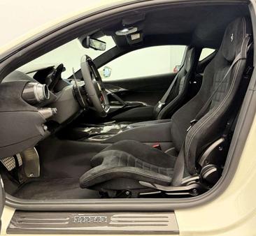 Ferrari 812 Competizione — photo 18
