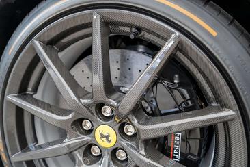 Ferrari 812 Competizione — photo 29