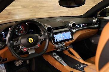 Ferrari GTC4Lusso — photo 3