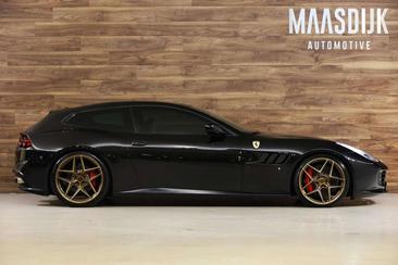 Ferrari GTC4Lusso — photo 5