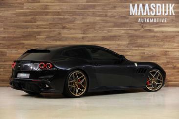 Ferrari GTC4Lusso — photo 9
