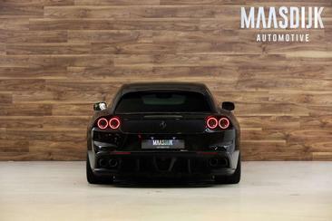 Ferrari GTC4Lusso — photo 10