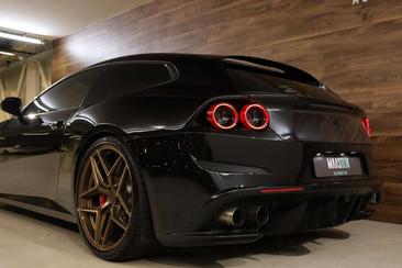 Ferrari GTC4Lusso — photo 24