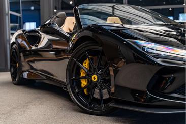 Ferrari F8 Spider — photo 11