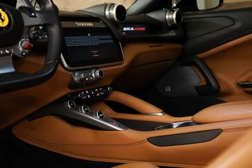 Ferrari GTC4Lusso — photo 34