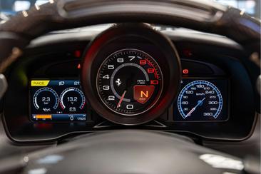 Ferrari F8 Spider — photo 39