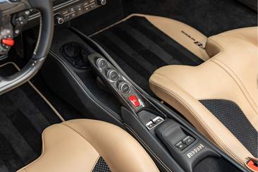 Ferrari F8 Spider — photo 40