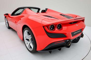 Ferrari F8 Spider — photo 28