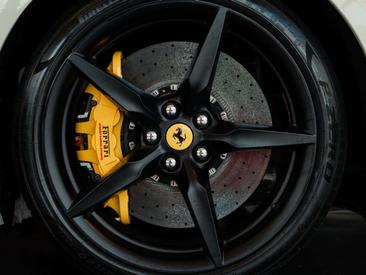 Ferrari F8 Spider — photo 9