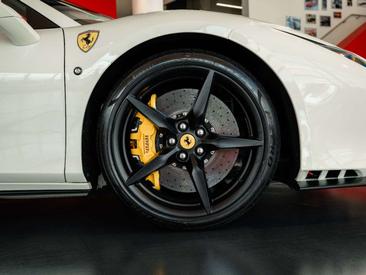 Ferrari F8 Spider — photo 10