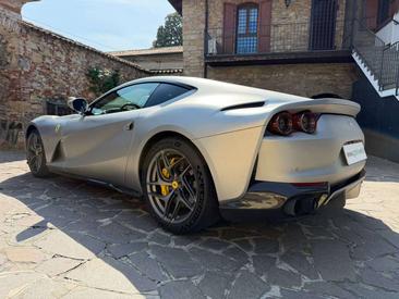 Ferrari 812 Superfast — photo 2