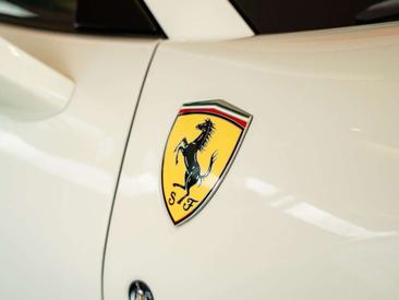 Ferrari F8 Spider — photo 12