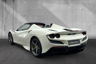 Ferrari F8 Spider — photo 3