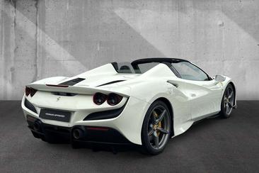 Ferrari F8 Spider — photo 6