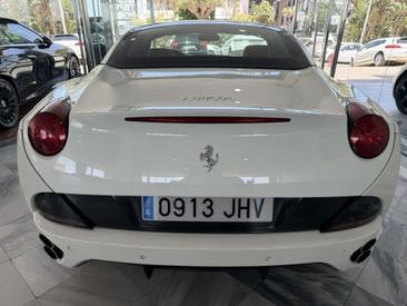 Ferrari California — photo 2